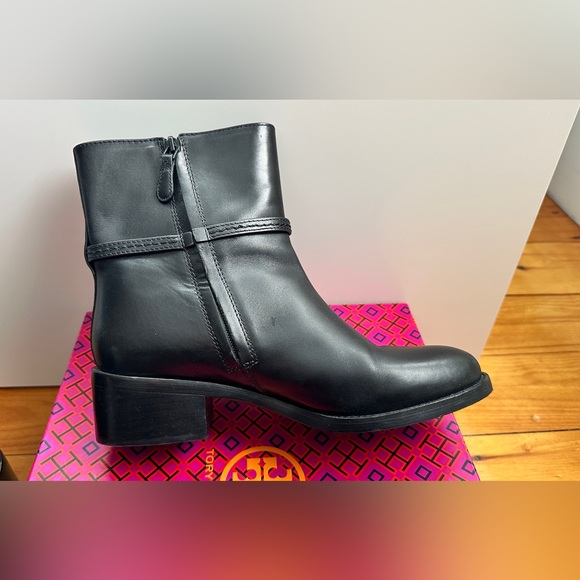 TORY BURCH Miller Black Calfskin Ankle Bootie US9. Perfect condition $398 retail - Picture 12 of 16